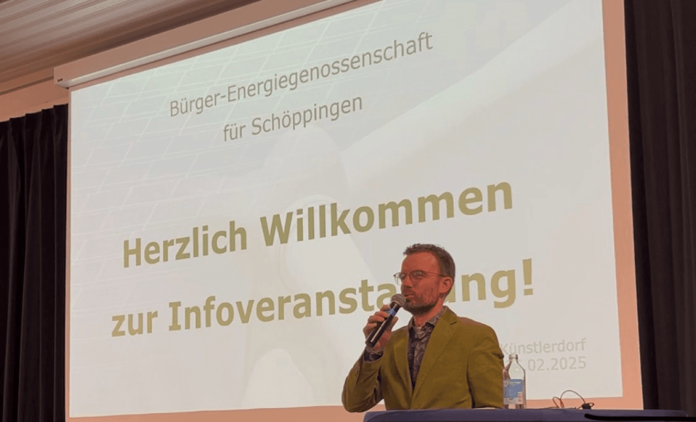Ralf Marpert spricht bei einer Infoveranstaltung zur Bürger-Energiegenossenschaft
